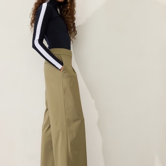 Athleta Pinnacle Trousers Olive Branch Green Wide Leg 16 Athleisure Nwot - Picture 2 of 3